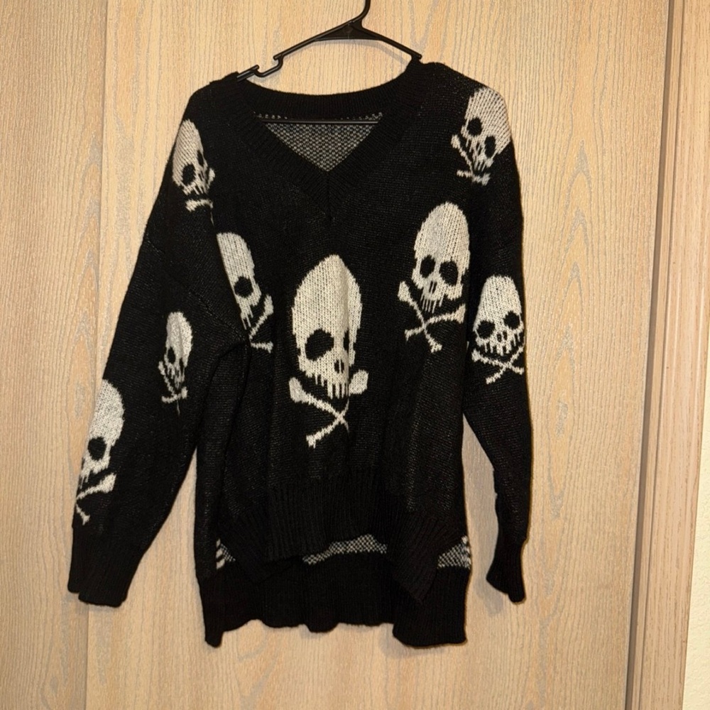 SHEIN Black V-Neck Skull Sweater